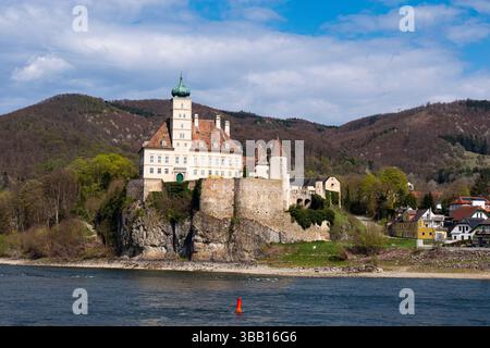 Château de Schloss Schönbühel dans la ville basse-Autriche de Schönbühel-Aggsbach en dessous de Melk sur la rive droite du Danube bâtiment date du début du 12thc par Banque D'Images