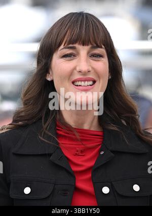 Cannes, France. 14 mai 2025. Juliette Armanet présente au Leave One Day Photocall, dans le cadre du 78ème Festival de Cannes, Palais des Festival. Crédit : Doug Peters/EMPICS/Alamy Live News Banque D'Images