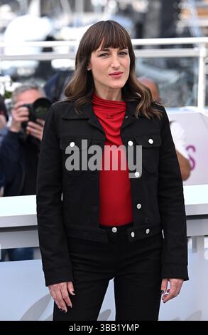 Cannes, France. 14 mai 2025. Juliette Armanet présente au Leave One Day Photocall, dans le cadre du 78ème Festival de Cannes, Palais des Festival. Crédit : Doug Peters/EMPICS/Alamy Live News Banque D'Images