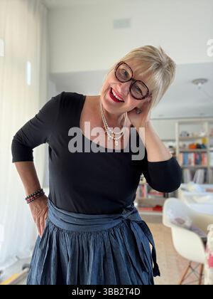 Humeurs d'une femme de 60 ans Banque D'Images