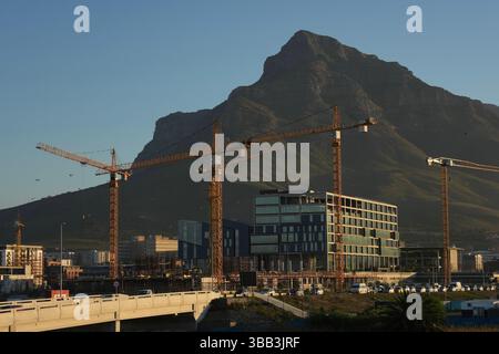 Site Amazon River Club au Cap, Afrique du Sud vue générale de la construction au siège d'Amazon sur le site River Club au Cap, Afrique du Sud, le 14 mai 2025. Cape Town Afrique du Sud Copyright : xMatrixxImagesx/xNicxBothmax Banque D'Images