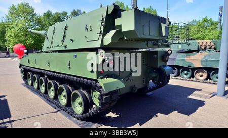 Varsovie, Pologne. 7 mai 2025. Obusier SH K K9 de 155 mm au salon Defence24 des équipements militaires. Banque D'Images