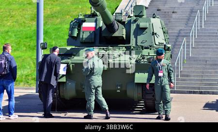 Varsovie, Pologne. 7 mai 2025. Obusier SH K K9 de 155 mm au salon Defence24 des équipements militaires. Banque D'Images
