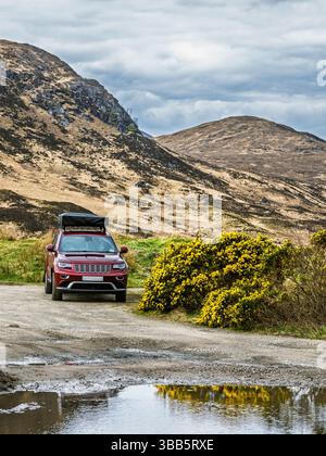 4x4 voitures à Glen Etive Valley, Highlands, Écosse, Royaume-Uni Banque D'Images