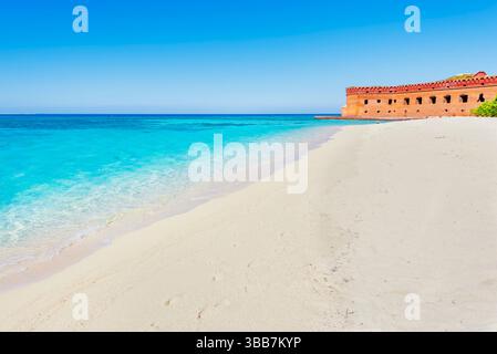 Plage de sable, fort Jefferson, parc national Dry Tortugas, Floride, États-Unis Banque D'Images
