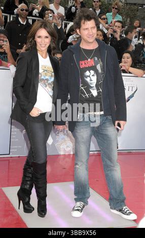 Jennifer Love Hewitt et Jamie Kennedy lors de la première de 'This Is It' au Nokia Theater de Los Angeles - 27 octobre 2009 Banque D'Images
