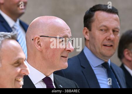 Édimbourg Écosse, Royaume-Uni 15 mai 2025. Le premier ministre John Swinney le député au Parlement écossais pour les questions du premier ministre assiste à une séance de photos dans le Garden Lobby après la FMQ . crédit sst/alamy live news Banque D'Images