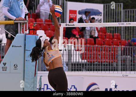 Madrid, Madrid, Espagne. 15 mai 2025. ELBA PAEZ (ESP) participe au Beach Pro Tour futures Madrid 2025 entre L'ESPAGNE et les États-Unis au Parque Deportivo Puerta de Hierro le 15 mai 2025 à Madrid, Espagne. (Crédit image : © Oscar Manuel Sanchez/ZUMA Press Wire) USAGE ÉDITORIAL SEULEMENT ! Non destiné à UN USAGE commercial ! Banque D'Images