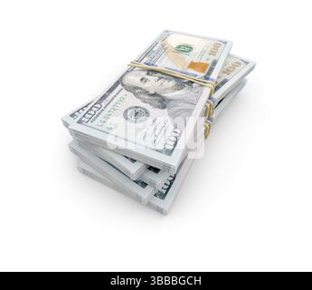 Piles de milliers de billets de cent dollars liés par une bande de caoutchouc isolé sur un fond blanc. Banque D'Images
