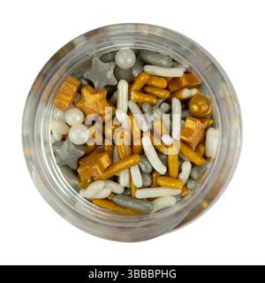 Vue de dessus d'un petit récipient rempli de saupoudrages sur le thème des vacances sur un fond blanc. Banque D'Images