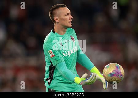 Rome, Italie. 14 mai 2025. Lukasz Skorupski du Bologna FC lors du match AC Milan vs Bologna Coppa Italia au Stadio Olimpico, Rome. Le crédit photo devrait se lire : Jonathan Moscrop/Sportimage crédit : Sportimage Ltd/Alamy Live News Banque D'Images