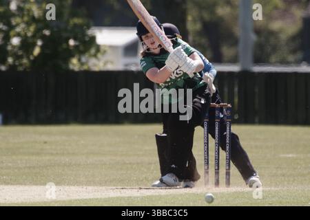 Corbridge, Angleterre, 10 mai 2025. Olivia Ashburn battant pour Northumberland Women contre Cambridgeshire Women lors de la Vitality T20 Women's County Cup, match du deuxième tour au Corbridge Cricket Club. Crédit : Colin Edwards Banque D'Images
