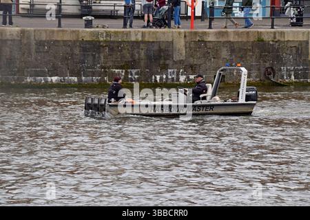 Bristol Harbour Master dans un patrouilleur dans le port flottant de Bristol, avril 2025 Banque D'Images