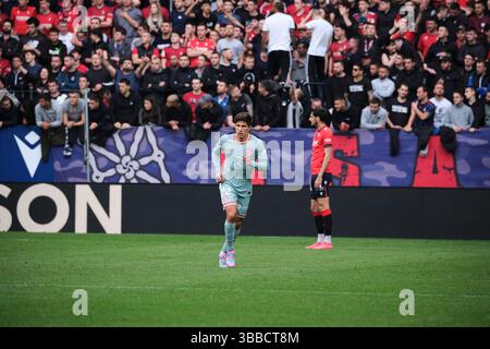 Pampelune, Navarre, Espagne - 15 mai 2025 : Giuliano Simeone de l'Atlético de Madrid dans le match Osasuna vs Atlético de Madrid, qui fait partie des SPORTS LaLiga EA en Espagne, au stade El Sadar. Crédit : Rubén Gil/Alamy Live News. Banque D'Images