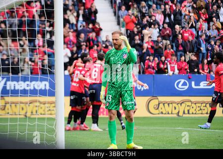 Pampelune, Navarre, Espagne - 15 mai 2025 : Álvaro Catena d'Osasuna célèbre son but dans le match Osasuna vs Atlético de Madrid, qui fait partie des SPORTS LaLiga EA en Espagne, au stade El Sadar. Crédit : Rubén Gil/Alamy Live News. Banque D'Images