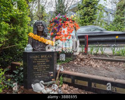 Marc Bolan's Rock Shrine, un mémorial à Barnes, Londres pour la pop star Marc Bolan sur l'endroit où il est mort dans un accident de voiture en 1977 (en 2024). Banque D'Images