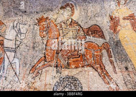 Une fresque de Saint Théodore en armure à cheval est peinte dans l'église de nouveaux Onuphrius, Goreme, symbolisant la bravoure chrétienne. Banque D'Images
