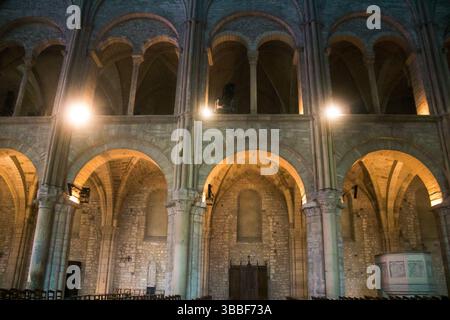 Reims, France, 15 mai 2025 la basilique Saint-Remi est une église abbatiale médiévale de Reims. Il a été fondé au 11ème siècle et c'est le plus grand R Banque D'Images