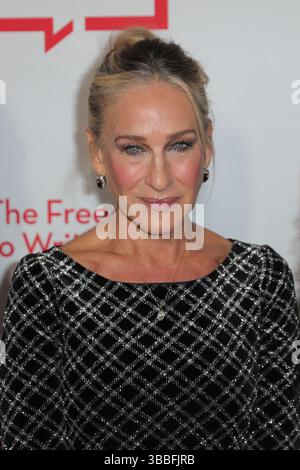 New York, NY, États-Unis. 15 mai 2025. NEW YORK, NY - 15 MAI 2025 : L'actrice et philanthrope Sarah Jessica Parker assiste au gala littéraire PEN America Spring 2025, célébrant la liberté d'expression et l'excellence littéraire. L'événement a eu lieu au Musée américain d'histoire naturelle et a présenté un rassemblement d'auteurs, acteurs, militants et partisans de la mission de PEN America. (Crédit image : © Luiz Rampelotto/ZUMA Press Wire) USAGE ÉDITORIAL SEULEMENT ! Non destiné à UN USAGE commercial ! Banque D'Images