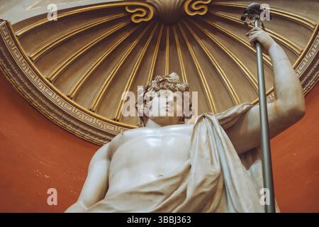 Vatican - 14 mars 2025 - Musée du Vatican gros plan sur l'ancien buste en marbre avec cheveux bouclés, Musée du Vatican, Banque D'Images