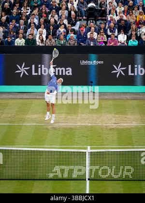 'S-HERTOGENBOSCH, PAYS-BAS - 14 JUIN : Tallon Griekspoor, des pays-Bas, participe à son quart de finale masculin contre Aleksandar Vukic, d'Australie, le jour 5 des Championnats Libema Open Grass court à l'Autotron le 14 juin 2024 à 's-Hertogenbosch, pays-Bas (photo de Rene Nijhuis/BSR Agency) Banque D'Images