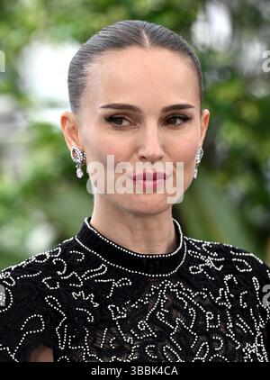 Cannes, France. 16 mai 2025. Natalie Portman présente à Arco Photocall, dans le cadre du 78ème Festival de Cannes, Palais des Festival. Crédit : Doug Peters/EMPICS/Alamy Live News Banque D'Images
