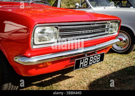 vintage classique british red vauxhall viva gros plan de l'extrémité avant Banque D'Images