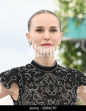 Cannes, France. 16 mai 2025. L’actrice américaine Natalie Portman participe à une appel photo pour Arco au 78e Festival de Cannes, en France, le vendredi 16 mai 2025. Photo de Rune Hellestad/ crédit : UPI/Alamy Live News Banque D'Images