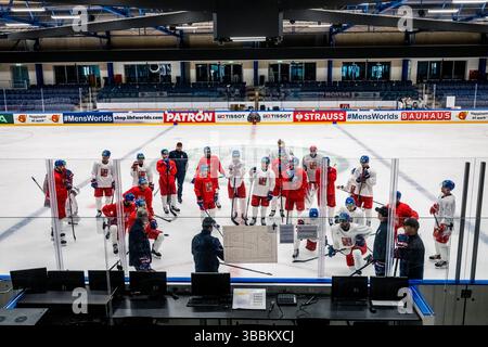 Herning, Danemark. 16 mai 2025. Joueurs tchèques lors de l’entraînement de l’équipe nationale tchèque de hockey sur glace au Championnat mondial de hockey sur glace 2025 de l’IIHF, Herning, Danemark, le 16 mai 2025. Crédit : vit Simanek/CTK photo/Alamy Live News Banque D'Images
