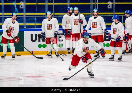Herning, Danemark. 16 mai 2025. Joueurs tchèques lors de l’entraînement de l’équipe nationale tchèque de hockey sur glace au Championnat mondial de hockey sur glace 2025 de l’IIHF, Herning, Danemark, le 16 mai 2025. Crédit : vit Simanek/CTK photo/Alamy Live News Banque D'Images