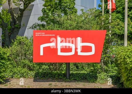 RBB, logo am Sendezentrum, Rundfunk Berlin Brandenburg, Masurenallee, Charlottenburg, Berlin, Deutschland *** RBB, logo at the Broadcasting Center, Rundfunk Berlin Brandenburg, Masurenallee, Charlottenburg, Berlin, Allemagne Banque D'Images