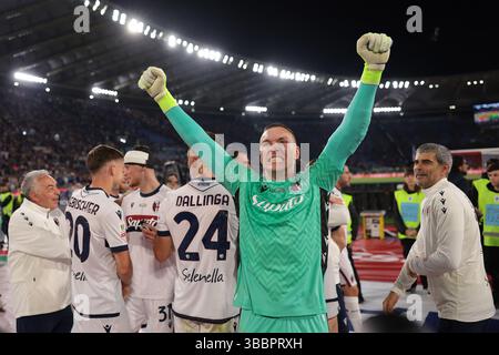 Rome, Italie. 14 mai 2025. Lukasz Skorupski du Bologna FC célèbre la victoire 1-0 dans la finale AC Milan vs Bologna Coppa Italia au Stadio Olimpico, Rome. Le crédit photo devrait se lire : Jonathan Moscrop/Sportimage crédit : Sportimage Ltd/Alamy Live News Banque D'Images