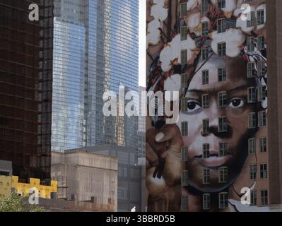 Gros plan de Houston, Texas, murale intitulée From Slavery of Freedom par Victor Ash et Bimbo Adenugba représentant l'abolitionniste Harriet Tubman tenant une co Banque D'Images