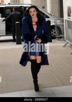 Londres, Royaume-Uni. 10 février 2015. Charli XCX visite les studios de la BBC à Londres, Angleterre, le 10 décembre 2015.Cap/AOU © Tony Oudot/Capital Pictures Credit : Capital Pictures/Alamy Live News Banque D'Images