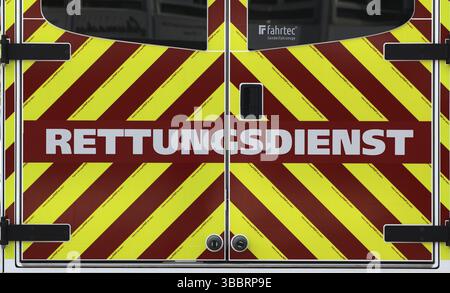 Présentation de la nouvelle conception, langage de conception des pompiers de Stuttgart, pompiers professionnels, véhicule, pompier, service de secours, logo, lett Banque D'Images