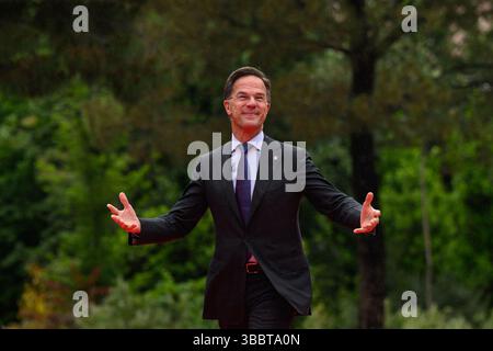 Le secrétaire général de l'OTAN, Mark Mark Rutte, arrive au Sommet de la Communauté politique européenne (CPE) à Tirana, en Albanie. Date de la photo : vendredi 16 mai 2025. Banque D'Images