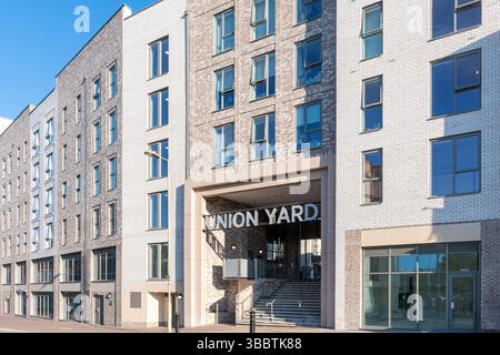 Développement de New Union Yard, bâtiments, fournissant de nouvelles maisons, espace de vente au détail et logement étudiant, centre-ville d'Aldershot, Hampshire, Angleterre, Royaume-Uni Banque D'Images