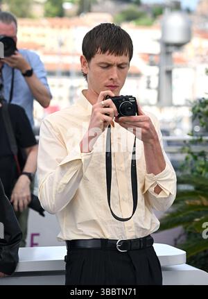 Cannes, France. 17 mai 2025. Harris Dickinson présent au Photocall Urchin, dans le cadre du 78ème Festival de Cannes, Palais des Festival. Crédit : Doug Peters/EMPICS/Alamy Live News Banque D'Images