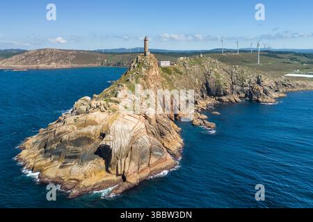 Vue aérienne du phare de Cabo Vilan près de Camarinas, Galice, Espagne Banque D'Images