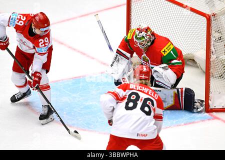Herning, Danemark. 16 mai 2025. Mikkel Aagaard, Danemark, Joachim Blichfeld, Danemark, Bence Balizs, la Hongrie en action dans le match de hockey sur glace entre le Danemark et la Hongrie lors du Championnat mondial de hockey sur glace 2025 de l’IIHF à Jyske Bank Boxen, Herning, Danemark. (Crédit image : © Lars Moeller via ZUMA Press) USAGE ÉDITORIAL SEULEMENT ! Non destiné à UN USAGE commercial ! Crédit : ZUMA Press, Inc/Alamy Live News Banque D'Images