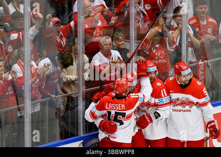 Herning, Danemark. 16 mai 2025. Matias Lassen, Danemark, Alexander True, Danemark, Markus Lauridsen, Danemark, Mathias Bau, Danemark en action dans le match de hockey sur glace entre le Danemark et la Hongrie lors du Championnat mondial de hockey sur glace 2025 de l’IIHF à Jyske Bank Boxen, Herning, Danemark. (Crédit image : © Lars Moeller via ZUMA Press) USAGE ÉDITORIAL SEULEMENT ! Non destiné à UN USAGE commercial ! Crédit : ZUMA Press, Inc/Alamy Live News Banque D'Images