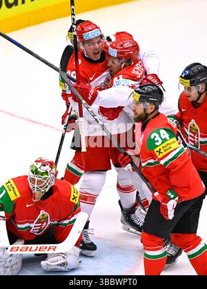 Herning, Danemark. 16 mai 2025. Morten Poulsen, Danemark, Jesper Jensen Aabo, Danemark célébrons un but danois dans le match de hockey sur glace opposant le Danemark et la Hongrie lors du Championnat mondial de hockey sur glace 2025 de l’IIHF à Jyske Bank Boxen, Herning, Danemark. (Crédit image : © Lars Moeller via ZUMA Press) USAGE ÉDITORIAL SEULEMENT ! Non destiné à UN USAGE commercial ! Crédit : ZUMA Press, Inc/Alamy Live News Banque D'Images