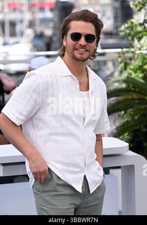 Cannes, France. 17 mai 2025. Luke Grimes assiste au photocall d’Eddington, dans le cadre du 78ème Festival de Cannes, Palais des Festival. Crédit : Doug Peters/EMPICS/Alamy Live News Banque D'Images