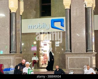 La Mecque, Arabie Saoudite, 22 juin 2024 : Mobily Shop, une société saoudienne de services de télécommunications qui offre des lignes fixes, la téléphonie mobile et Inte Banque D'Images