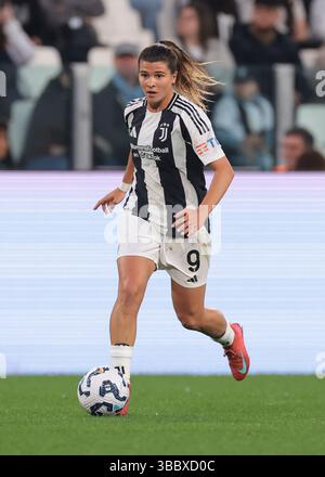 Turin, Italie. 10 mai 2025. Sofia Cantore de la Juventus lors du match Juventus Women vs Inter Femminile Serie A Femminile au stade Allianz de Turin. Le crédit photo devrait se lire : Jonathan Moscrop/Sportimage crédit : Sportimage Ltd/Alamy Live News Banque D'Images