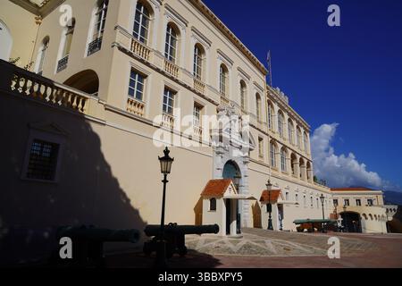 Façade du Palais Princier de Monaco, canons, Monaco Banque D'Images