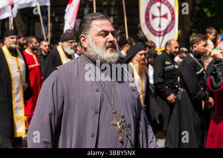 Tbilissi, Tbilissi, Géorgie. 17 mai 2025. Le 17 mai marque la Journée de la sainteté de la famille et du respect des parents, instituée par l'Église orthodoxe géorgienne en 2014 et officiellement reconnue comme jour férié à partir de 2024. Crédit : Ilya Vaga/ZUMA Press Wire/ZUMA Wire/Alamy Live News Banque D'Images