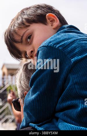 Tbilissi, Tbilissi, Géorgie. 17 mai 2025. Le 17 mai marque la Journée de la sainteté de la famille et du respect des parents, instituée par l'Église orthodoxe géorgienne en 2014 et officiellement reconnue comme jour férié à partir de 2024. Crédit : Ilya Vaga/ZUMA Press Wire/ZUMA Wire/Alamy Live News Banque D'Images