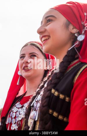 Tbilissi, Tbilissi, Géorgie. 17 mai 2025. Le 17 mai marque la Journée de la sainteté de la famille et du respect des parents, instituée par l'Église orthodoxe géorgienne en 2014 et officiellement reconnue comme jour férié à partir de 2024. Crédit : Ilya Vaga/ZUMA Press Wire/ZUMA Wire/Alamy Live News Banque D'Images