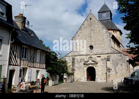 Eglise Saint Pierre un monument national dans le village de Touques en Normandie, Calvados, France Banque D'Images